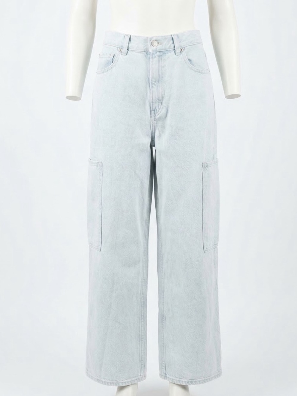 Levi’s Light Wash Cargo Wide-Leg Jeans - Women Size 28